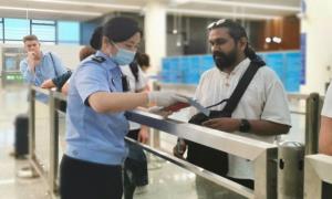 皇岗出入境边防检查站多措确保文博会参展外国客商出入境安全顺畅