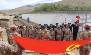 西藏出入境边防检查总站执法调查支队组织开展主题教育党日活动