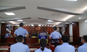 “庭审现场”变身“法治课堂”