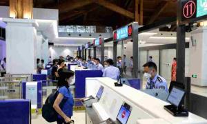 凤凰出入境边防检查站全力保障三亚凤凰机场国际航站楼改扩建后首个入境航班