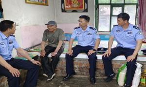 东岗边境派出所开展“八一”建军节聆听退役老兵故事活动