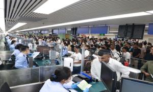 罗湖出入境边防检查站多措并举为第31届世界大学生夏季运动会提供便利高效通关服务