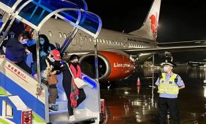 凤凰出入境边防检查站顺利保障首条东南亚往返三亚国际航线开航