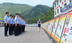 “红色文化流动博物馆”进警营