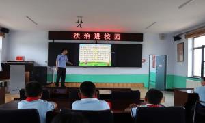 杨泡边境派出所开展暑期前“法制进校园”宣讲活动