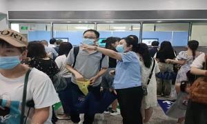 中英街“一日游”持续火热边检民警助力“合家欢”出行