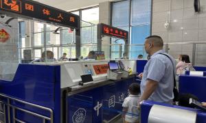 同比增长180%！友谊关口岸上半年出入境旅客逾60万人次 