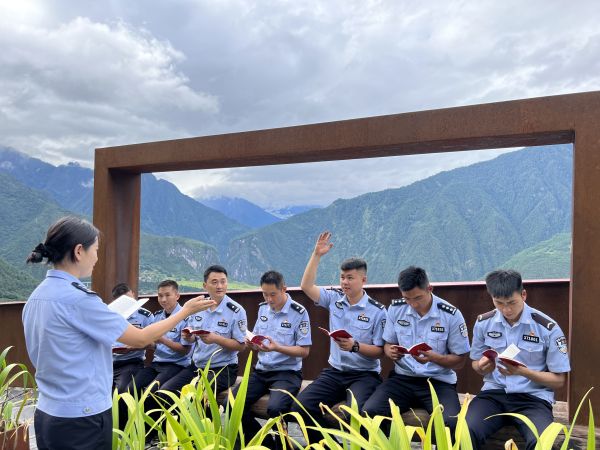 云南怒江:丙察察党建带开展“警旗铸忠魂 训词催征角”主题党日 (3).jpg 云南怒江:丙察察党建带开展“警旗铸忠魂 训词催征角”主题党日 (3).jpg