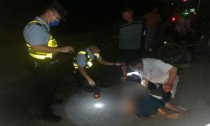 三轮车侧翻路边 民警暖心救助