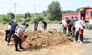 推进古韵泽州全域旅游，郭庄村道路硬化工程开工