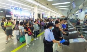 暑期出入境客流持续攀升皇岗出入境边防检查站全力确保口岸通关安全顺畅