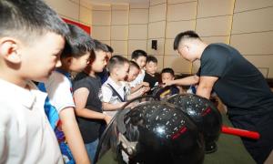 徐州出入境边防检查站举行“萌娃进警营 童心向警心”活动