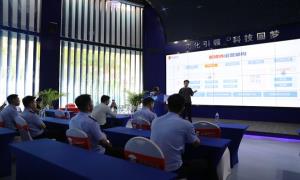 凤凰出入境边防检查站前往驻地传媒公司参观交流  