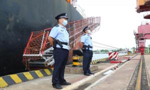 “一站式”服务！洋浦出入境边防检查站助力外籍粮食船高效通关