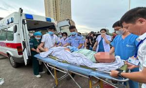 东兴出入境边防检查站开通“1369生命直通车，救助我国在外旅游危重旅客回国