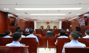 庭审现场“敲警钟” 警示教育“零距离”