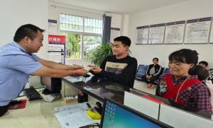 擦亮户籍窗口 提升服务群众质量