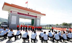 吉林省公安厅警官艺术团文艺轻骑兵赴图们出入境边防检查站慰问演出