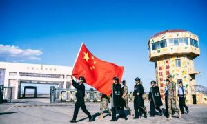 军警联合巡逻 筑牢国门防线