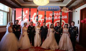 狮泉河畔集体婚礼甜蜜上演 5对新人喜结良缘