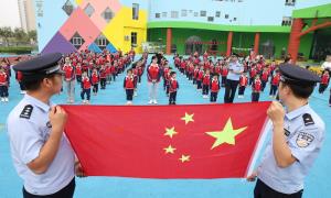 黄骅出入境边防检查站联合驻地学校开展主题活动