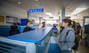 中蒙国际旅客列车通关忙