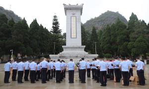 龙邦出入境边防检查站开展烈士纪念日活动