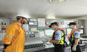 全力保障助通关 钦州边检高效赢赞誉