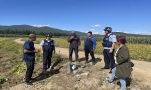 土地界线惹纠纷 民警调解化矛盾