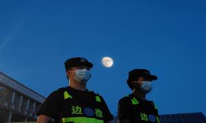 坚守，是为了更好的团圆 