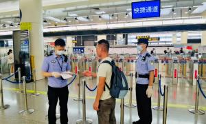 自作聪明！双胞胎李代桃僵 持用骗领出入境证件​被皇岗边检民警查获