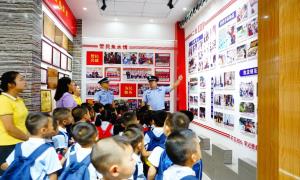 凭祥边境检查站开展警营开放日活动