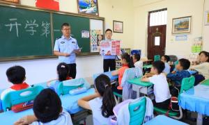 开学第一课 图们边检民警普法宣传进校园