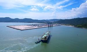 出口总量破万辆大关！汕尾出入境边防检查站优质服务助力小漠国际物流港新能源汽车顺畅通关