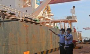 黄骅出入境边防检查站顺利完成黄骅港口岸开港以来载重最大船舶勤务工作