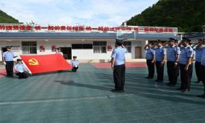 我见青山多妩媚 料青山见我应如是