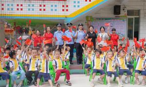 警园携手迎国庆 激情共筑爱国心