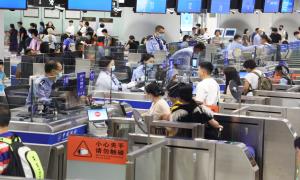 东方明珠焕新彩 香江潮涌起新航