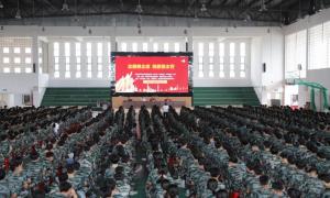 龙邦出入境边防检查站民警走进学校开展爱国主义教育