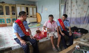 节前慰问困难群众 增进警民鱼水情深