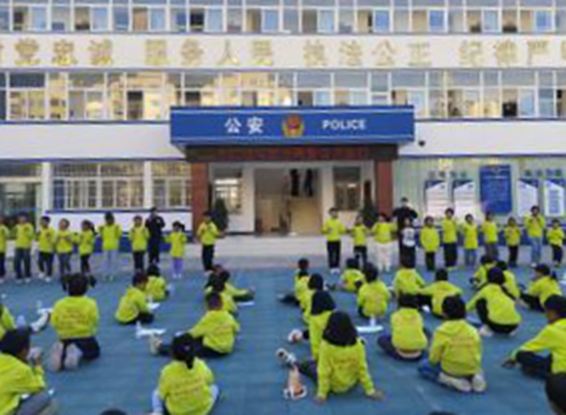 小小萌娃进警营  感受真“警”彩4.jpg