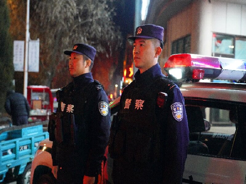 警灯闪烁.jpg
