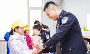 “小黄帽”进警营 祝福+体验一个都没少