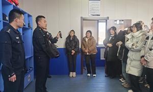 凉水边境派出所与驻地学校联合开展主题实践活动