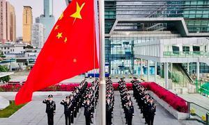 文锦渡出入境边防检查站举行“人民警察节”升国旗仪式