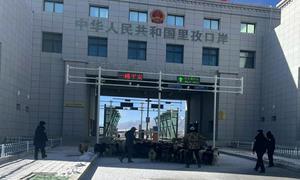 里孜出入境边防检查站全力保障本年度首批活畜出境