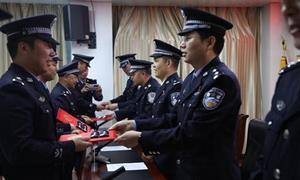 聂拉木出入境边防检查站举行晋升人民警察警衔仪式