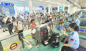 国庆黄金周皇岗边检站安全顺畅迎送出入境人员逾157万人次