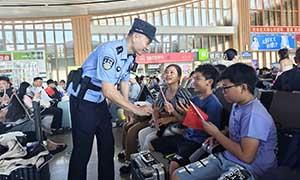 三亚多警种联合巡逻护航节日旅客出行