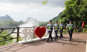 国庆假期中越德天（板约）瀑布旅游区游客创历史新高